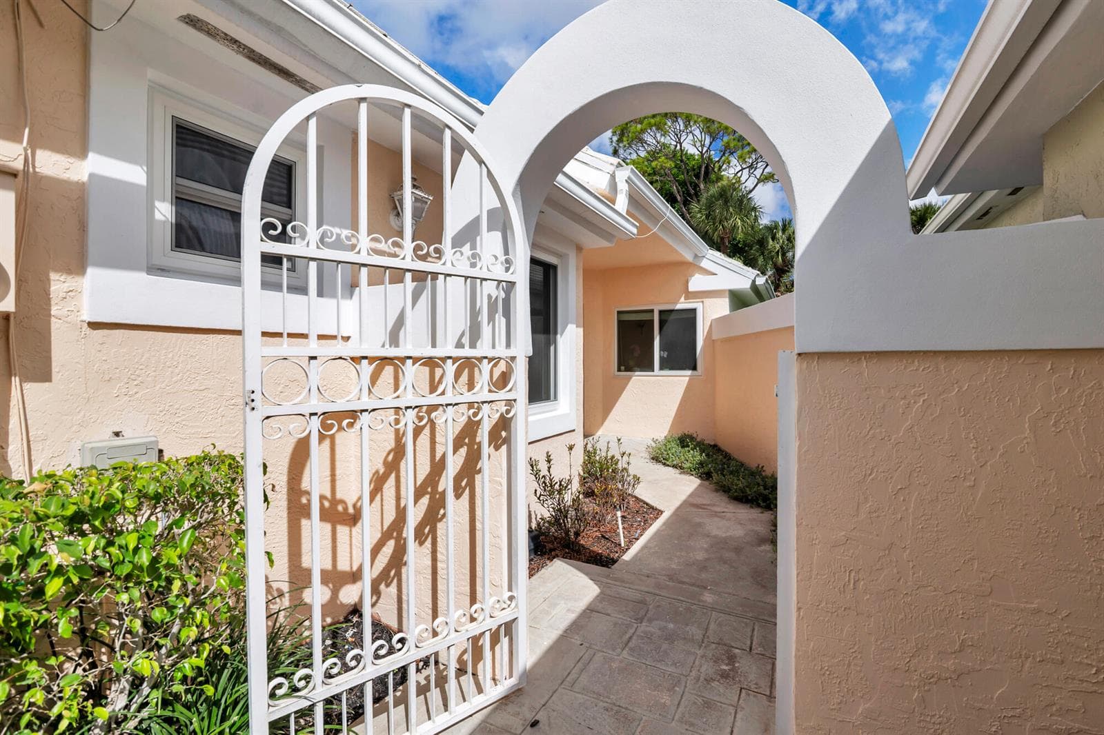 9213 Heathridge Drive, West Palm Beach FL 33411 photo 2