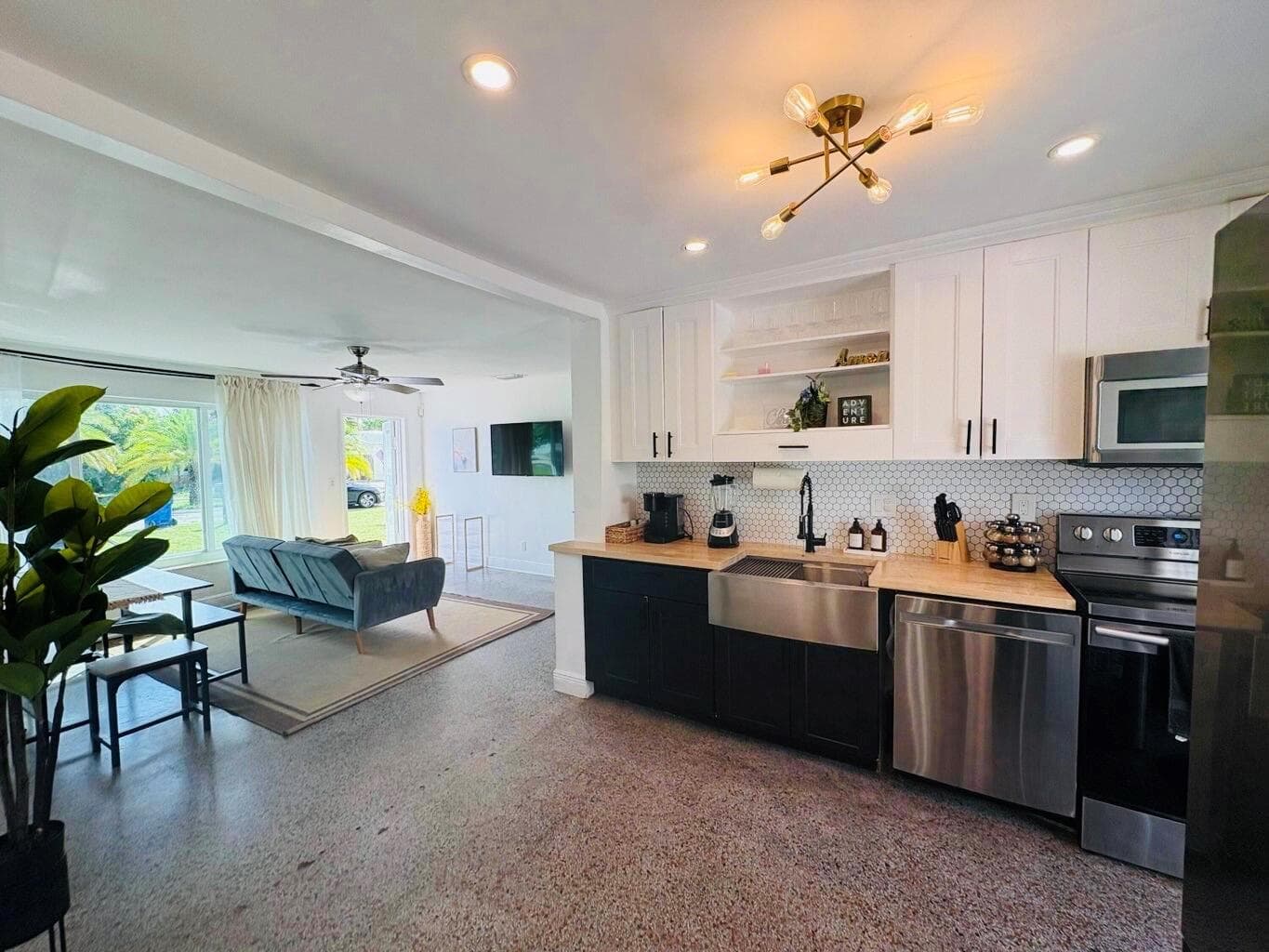 2711 NE 11th Terrace, Pompano Beach FL 33064 photo 2