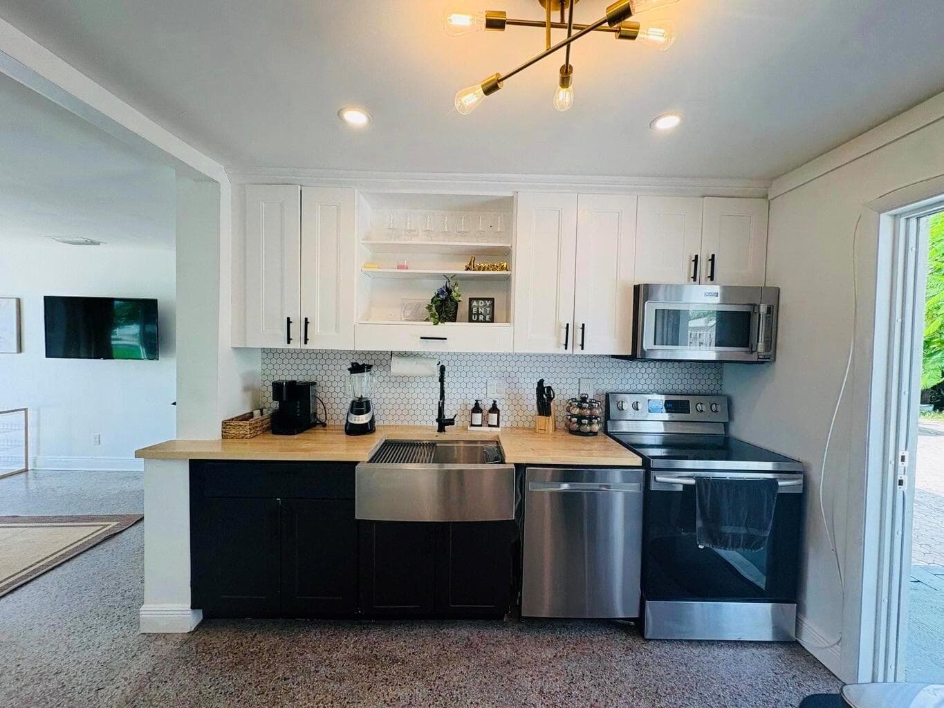 2711 NE 11th Terrace, Pompano Beach FL 33064 photo 3
