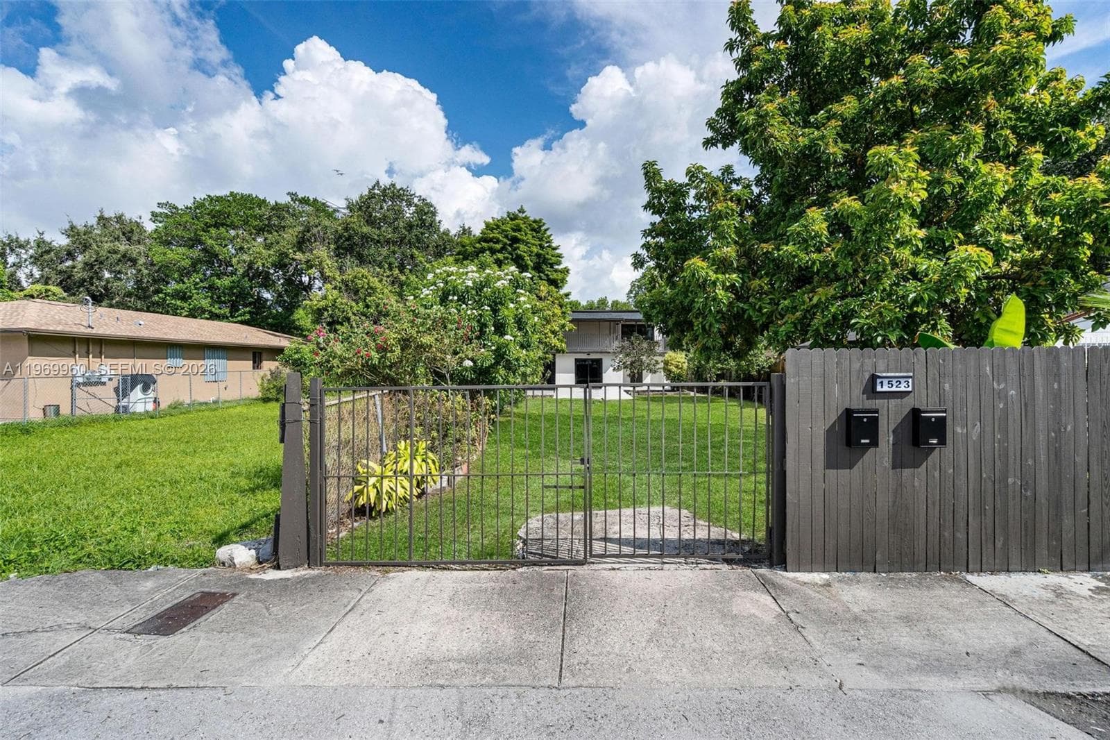 1523 NW 38th St, Miami FL 33142 photo 2