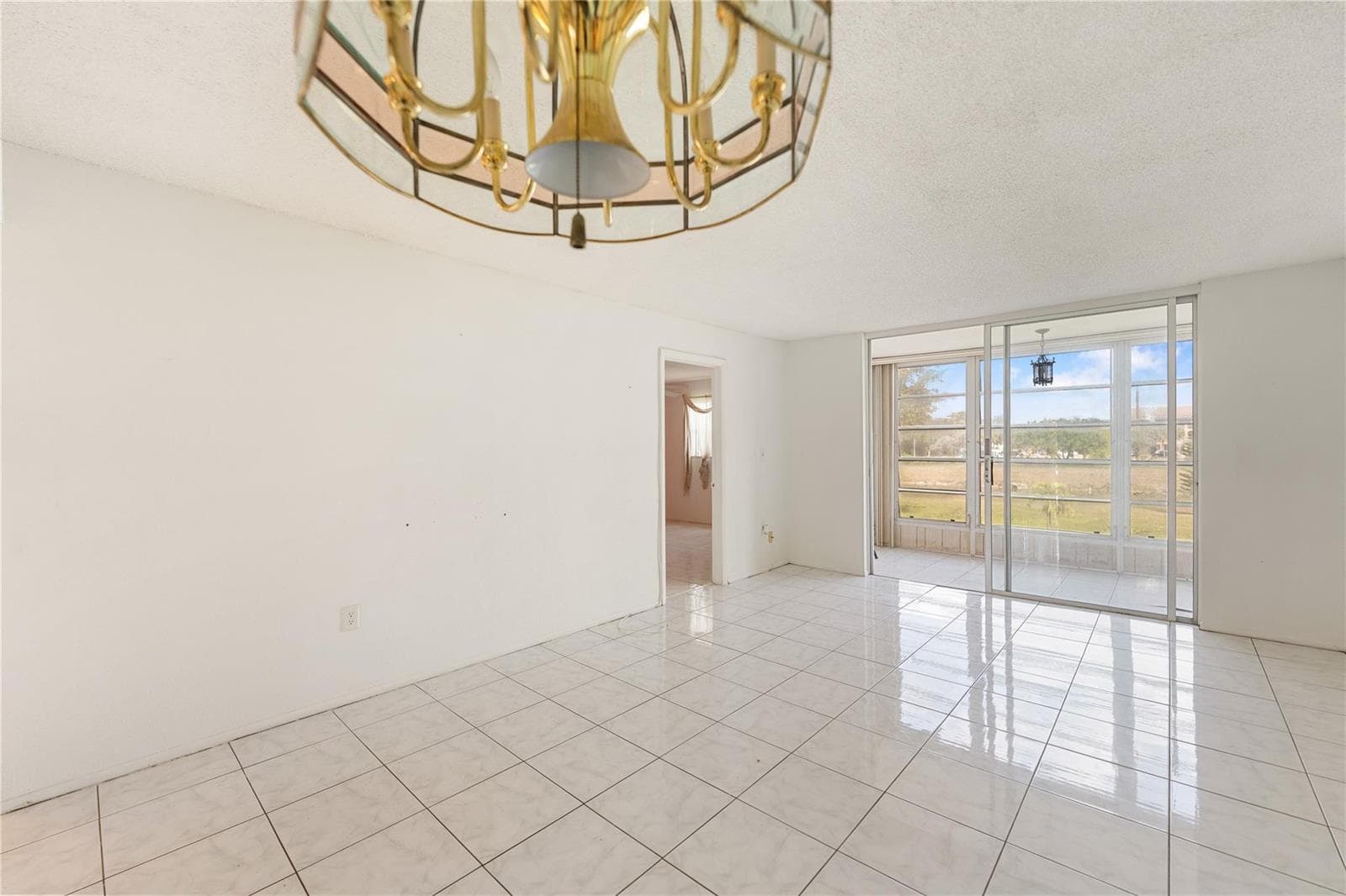 8081 N Sunrise Lakes Drive # 203, Sunrise FL 33322 photo 3
