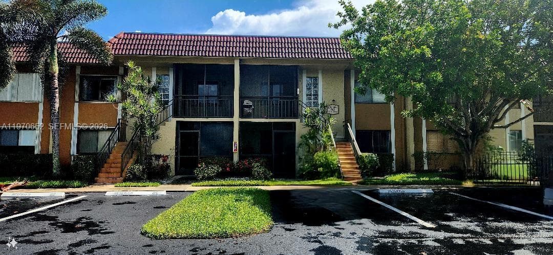 327 Lakeview Dr # 103, Weston FL 33326 photo 2