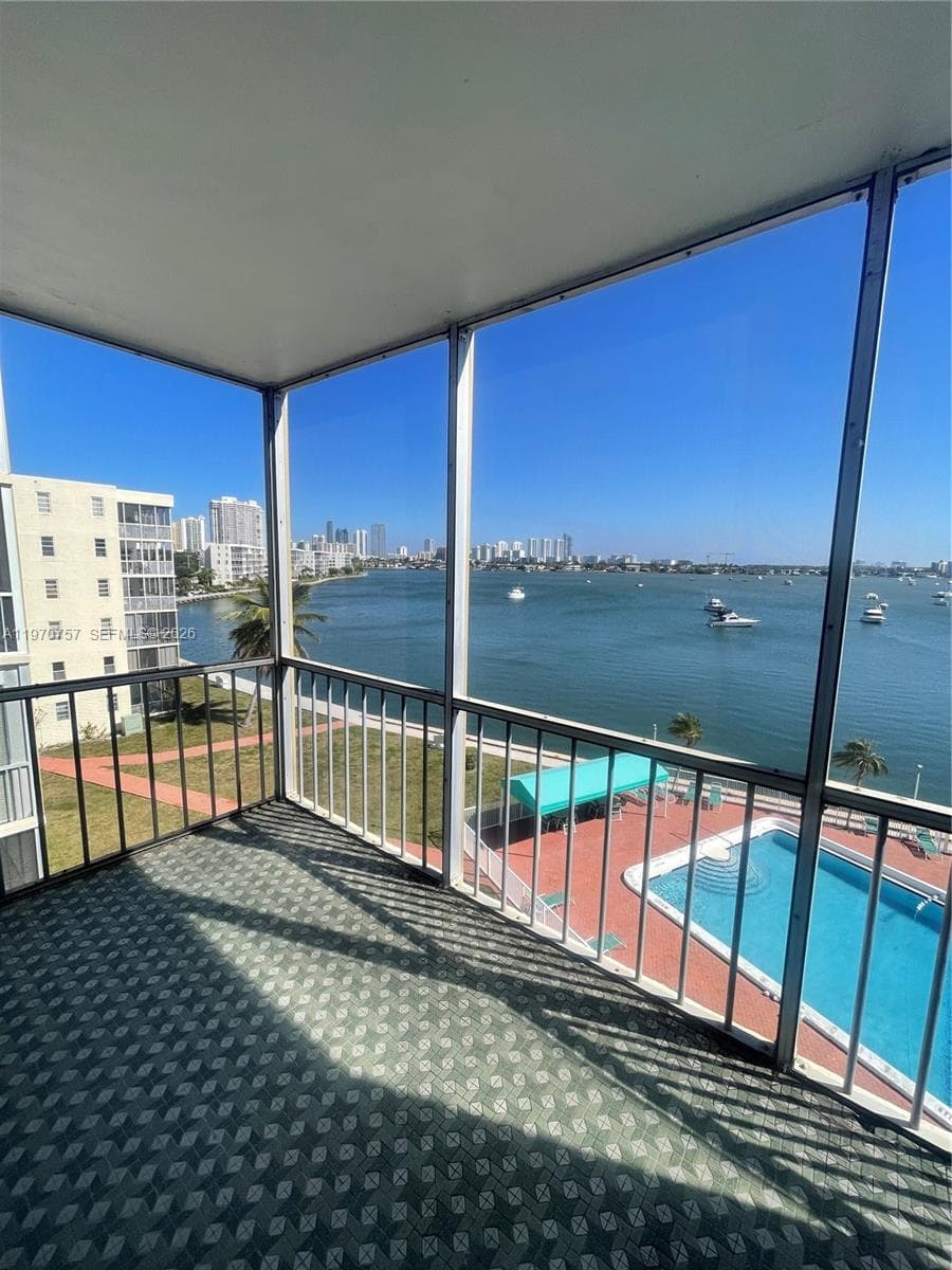 2910 Point East Dr # M511, Aventura FL 33160 photo 4