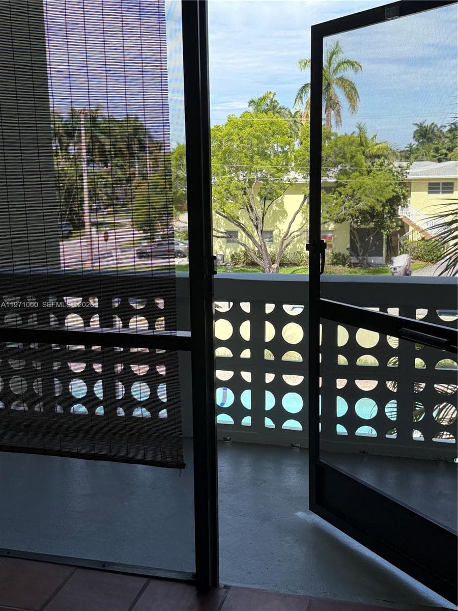 1425 Arthur St # 315B, Hollywood FL 33020 photo 2