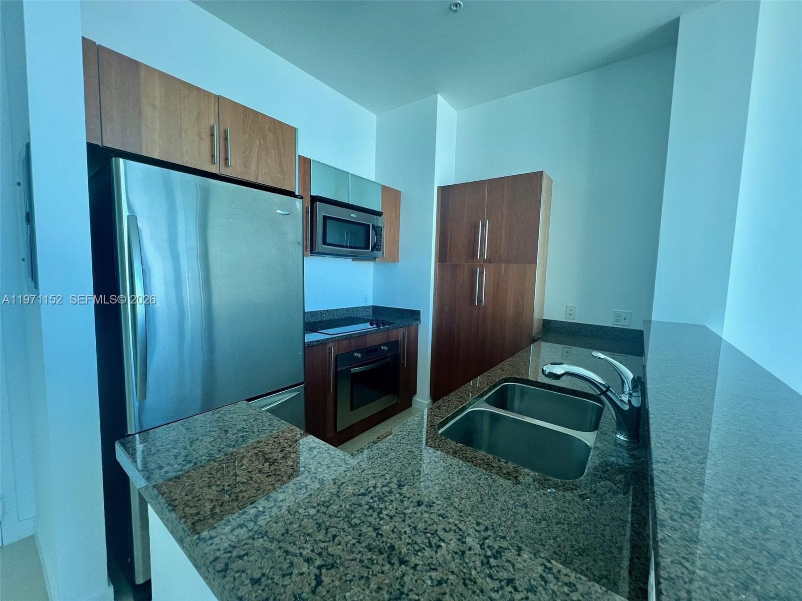 300 S Biscayne Blvd # 3907, Miami FL 33131 photo 3
