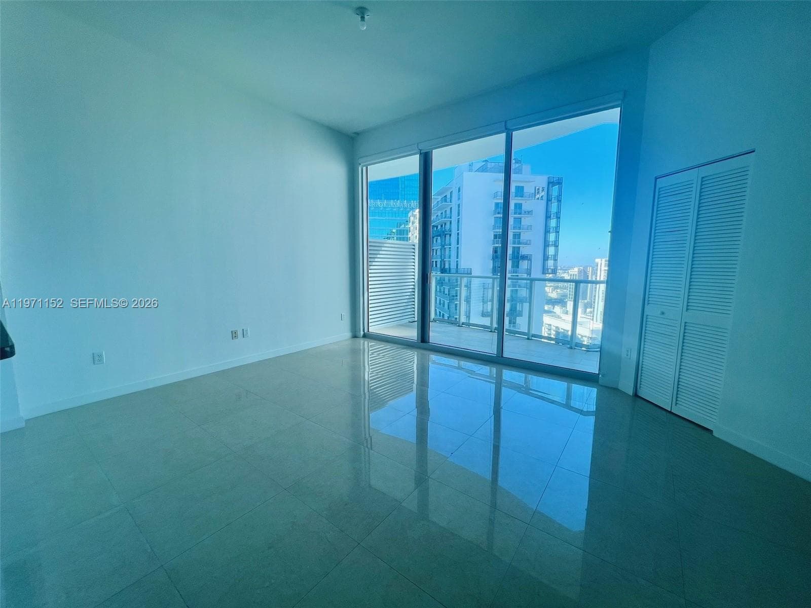 300 S Biscayne Blvd # 3907, Miami FL 33131 photo 4