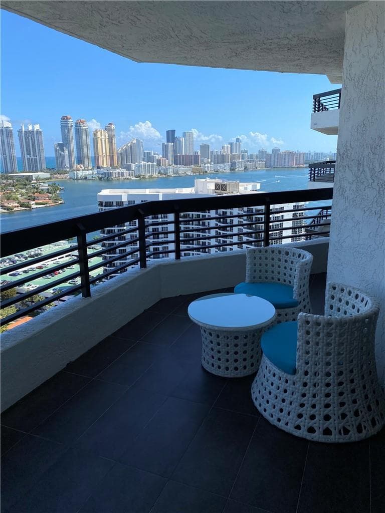 3500 Mystic Pointe Drive # 2607, Aventura FL 33180 photo 4
