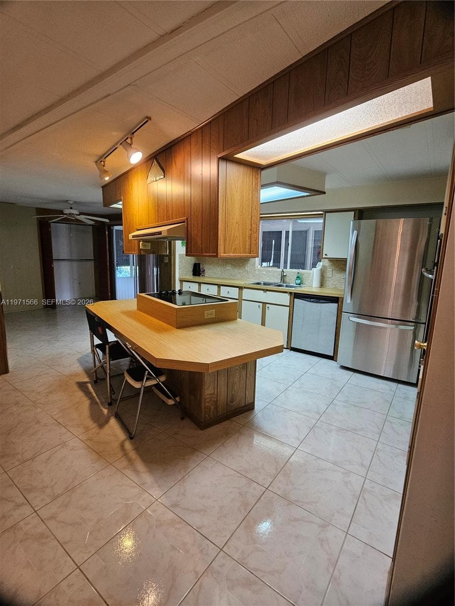 109 NW 51st St, Deerfield Beach, FL 33064 photo 3