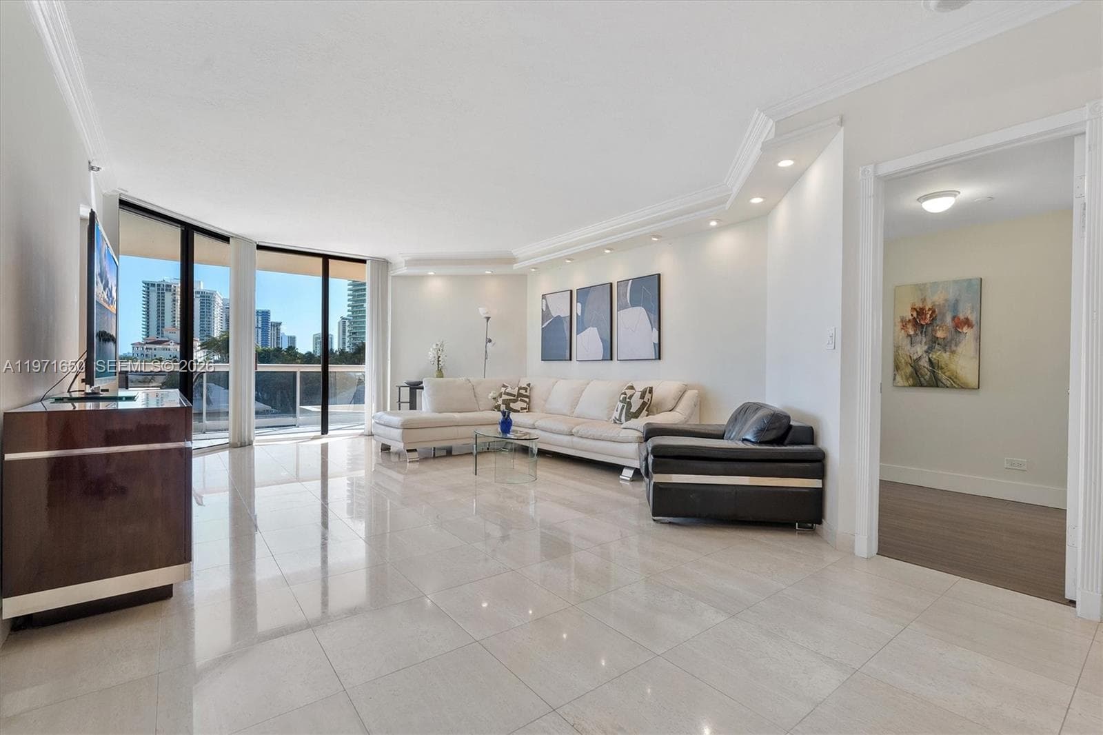 20191 E Country Club Dr # 510, Aventura FL 33180 photo 4