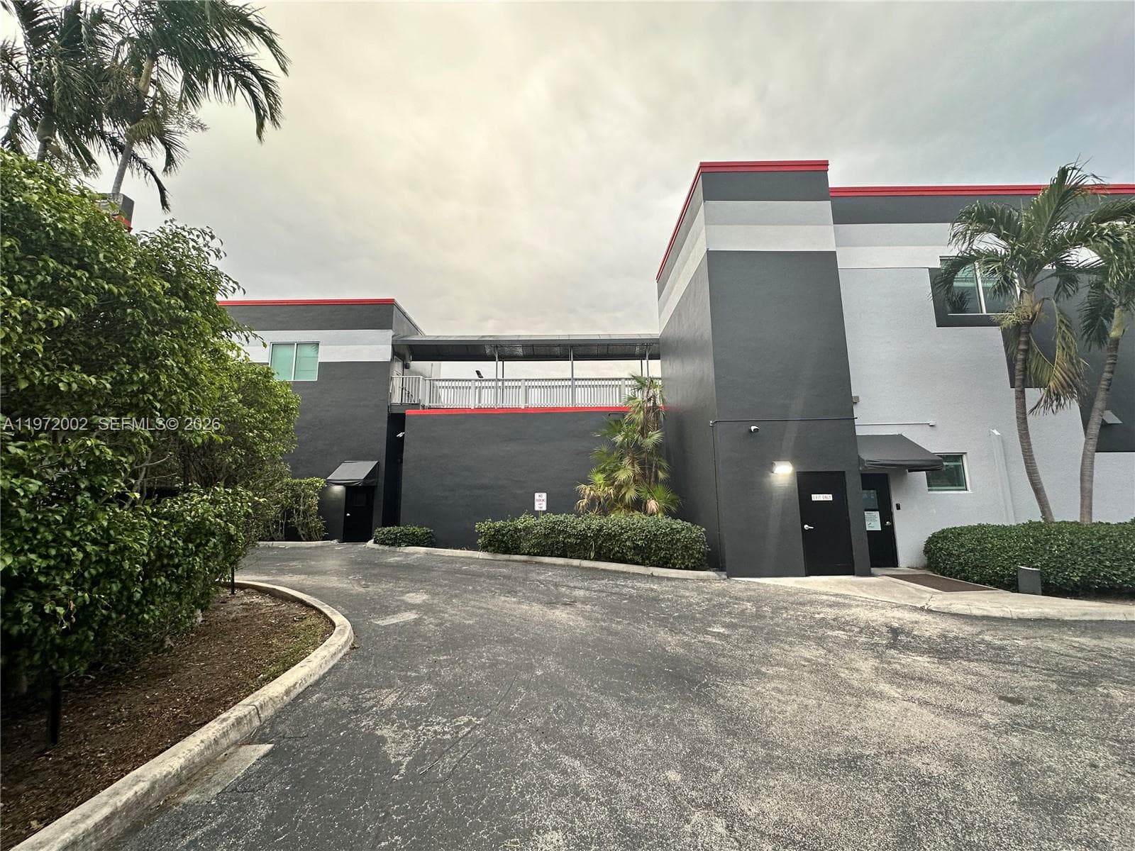 2950 N 28th Ter, Hollywood FL 33020 photo 2