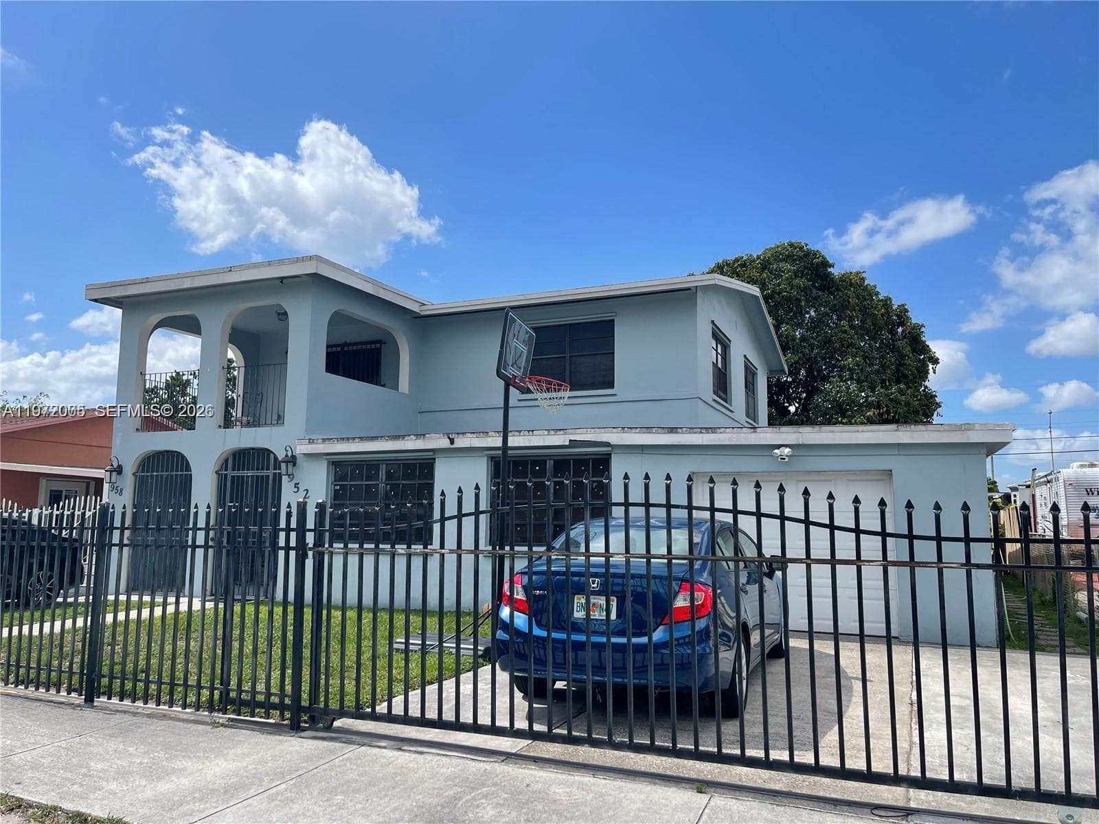 952 E 19th St, Hialeah FL 33013