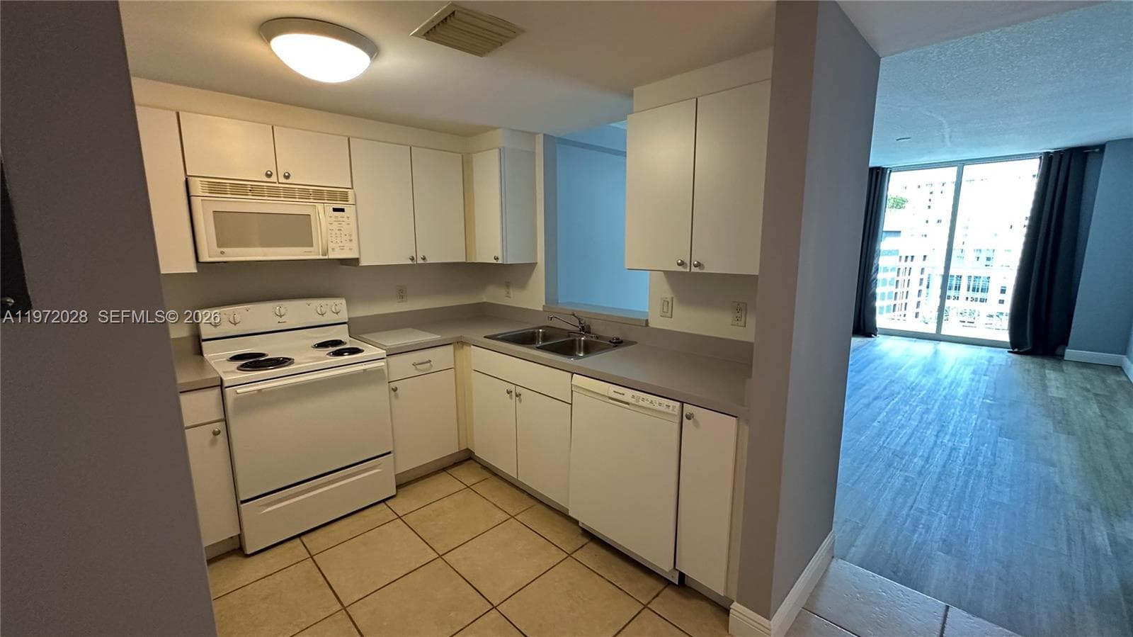 1250 S Miami Ave # 1012, Miami FL 33130 photo 2