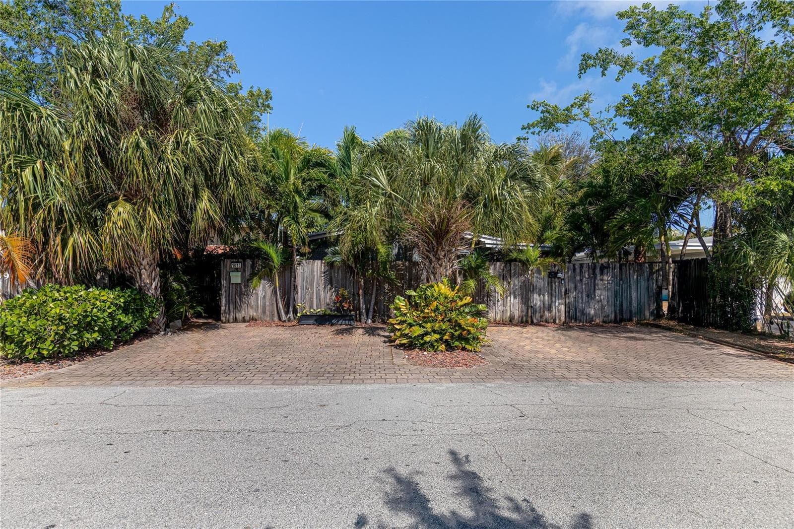 1009 NE 23rd Drive, Wilton Manors FL 33305 photo 2