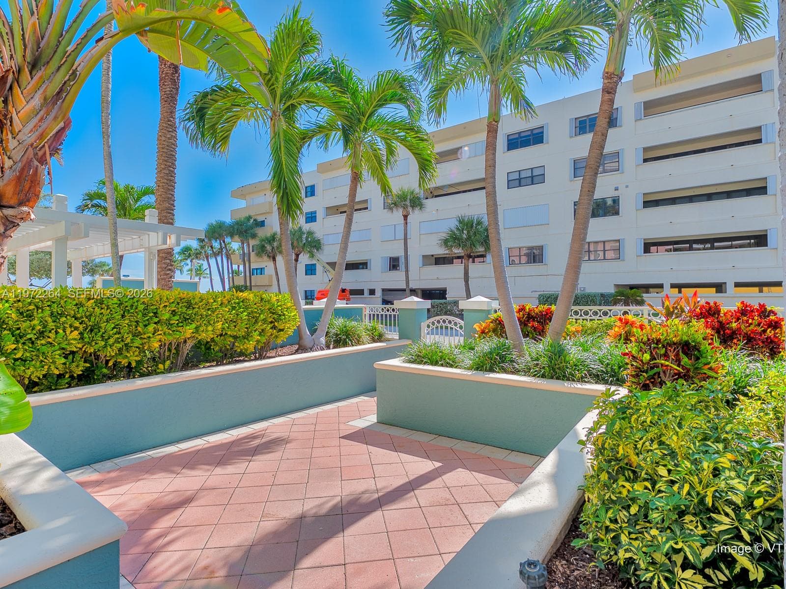 2051 SE 3rd St, Deerfield Beach FL 33441 photo 4