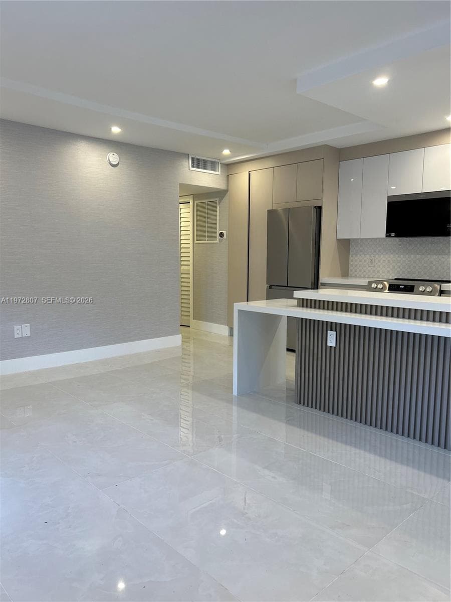 2430 NE 135th St # 201, North Miami FL 33181 photo 2