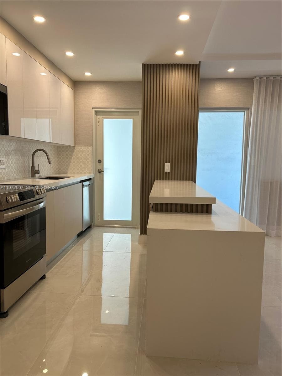2430 NE 135th St # 201, North Miami FL 33181 photo 4