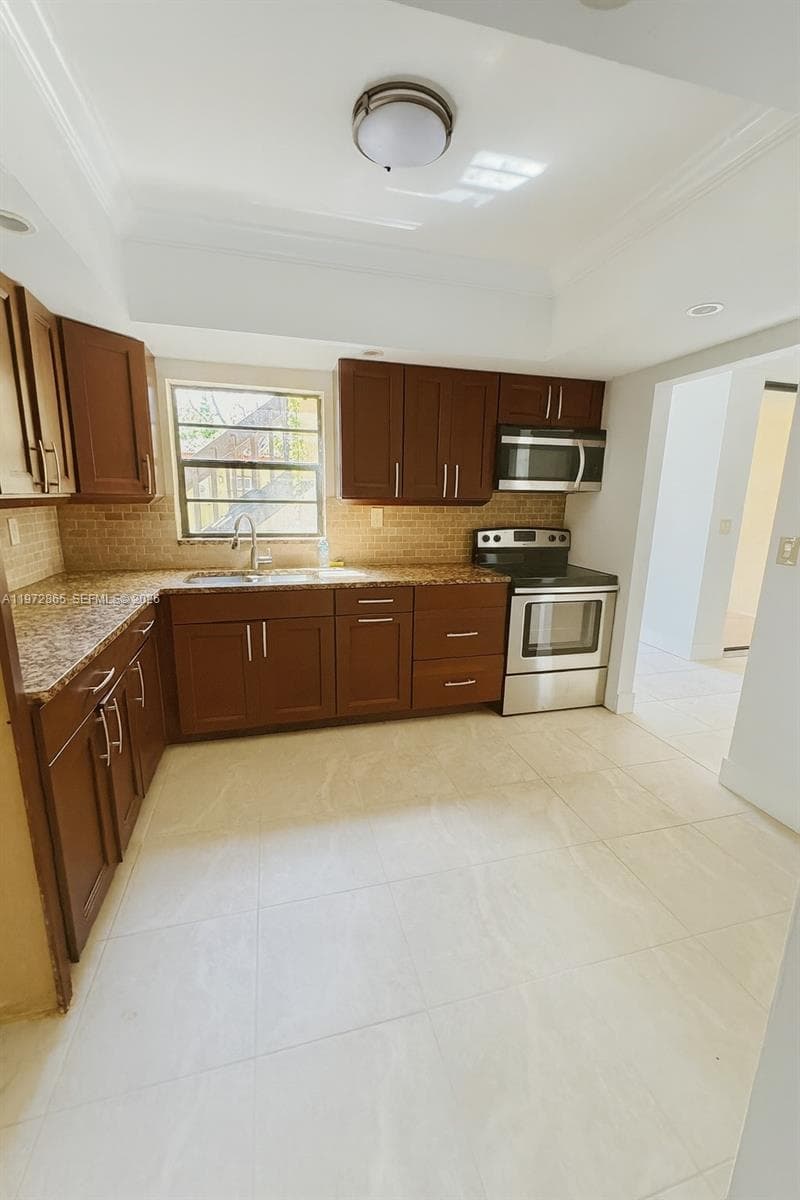 800 NE 199th St # 105D, Miami, FL 33179 photo 3
