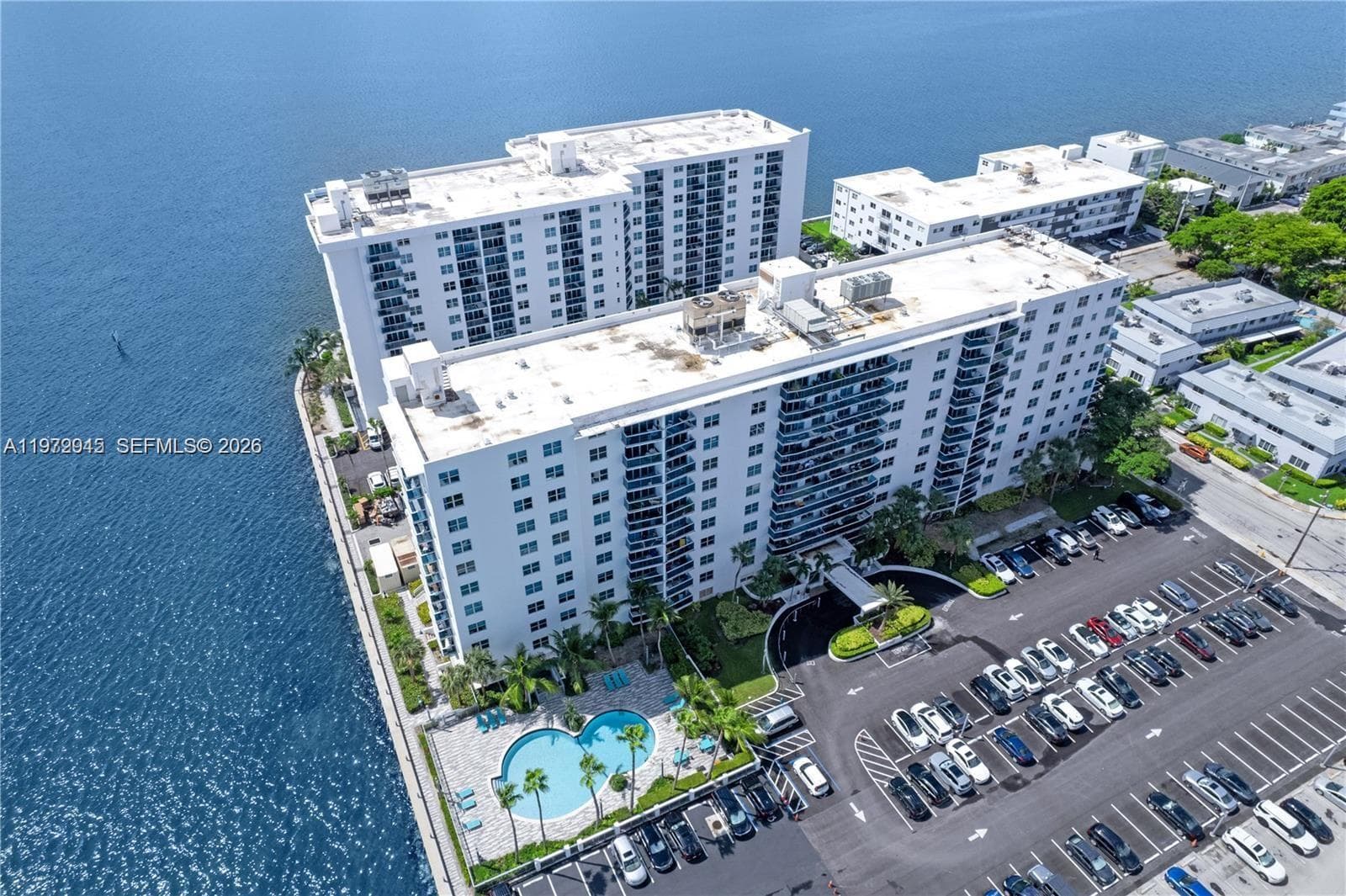 7501 E Treasure Dr # 2M, North Bay Village FL 33141 photo 3