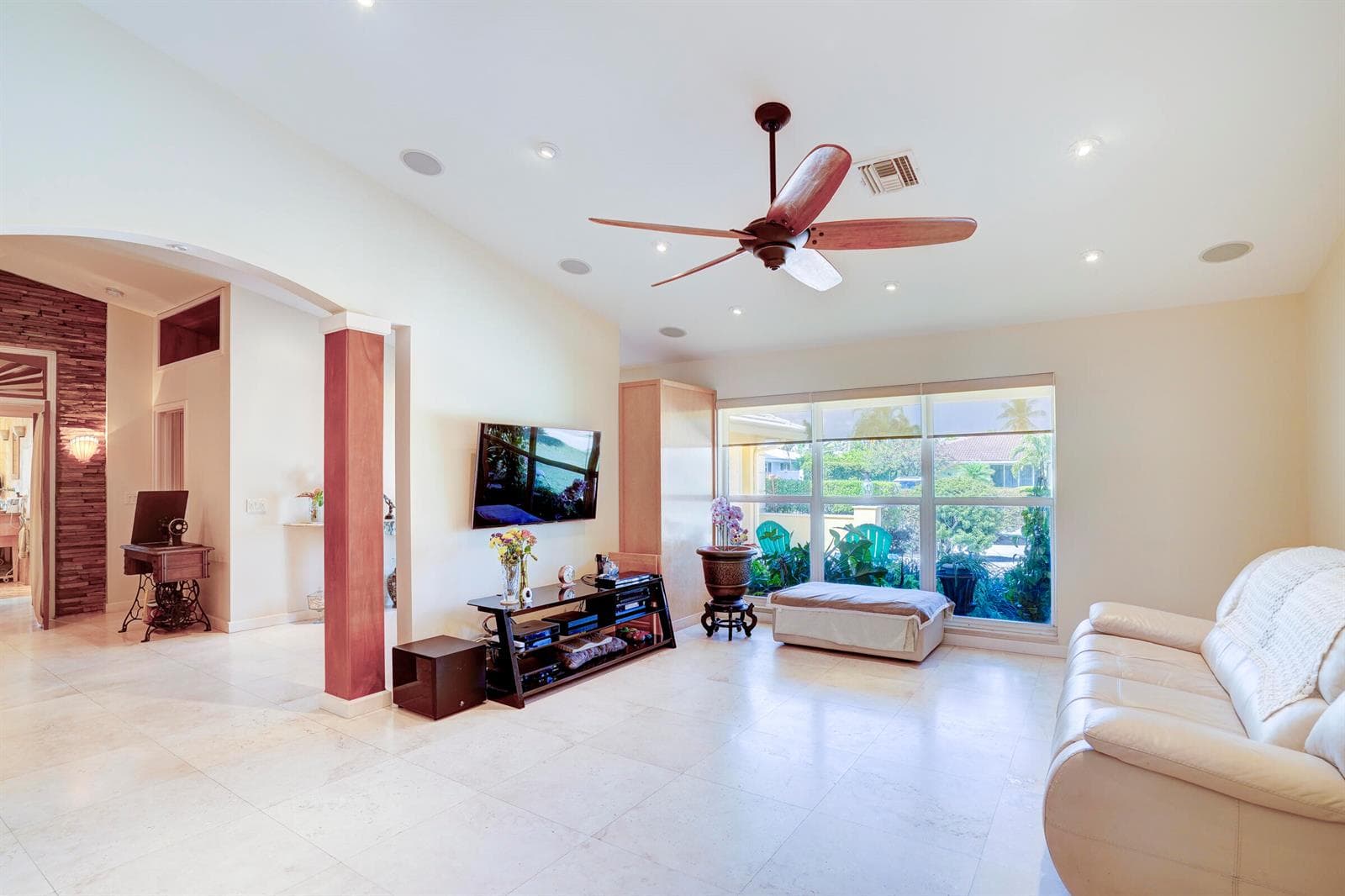1191 Emerald Drive, Singer Island FL 33404 photo 5