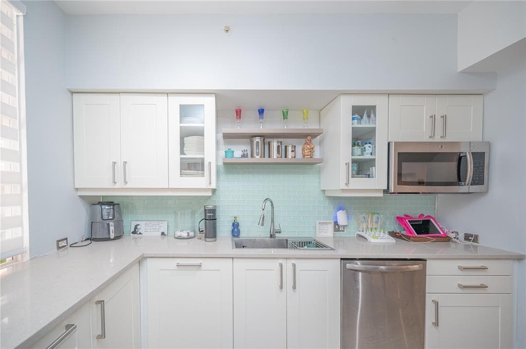 2841 NE 185th Street # 514, Miami FL 33180 photo 2