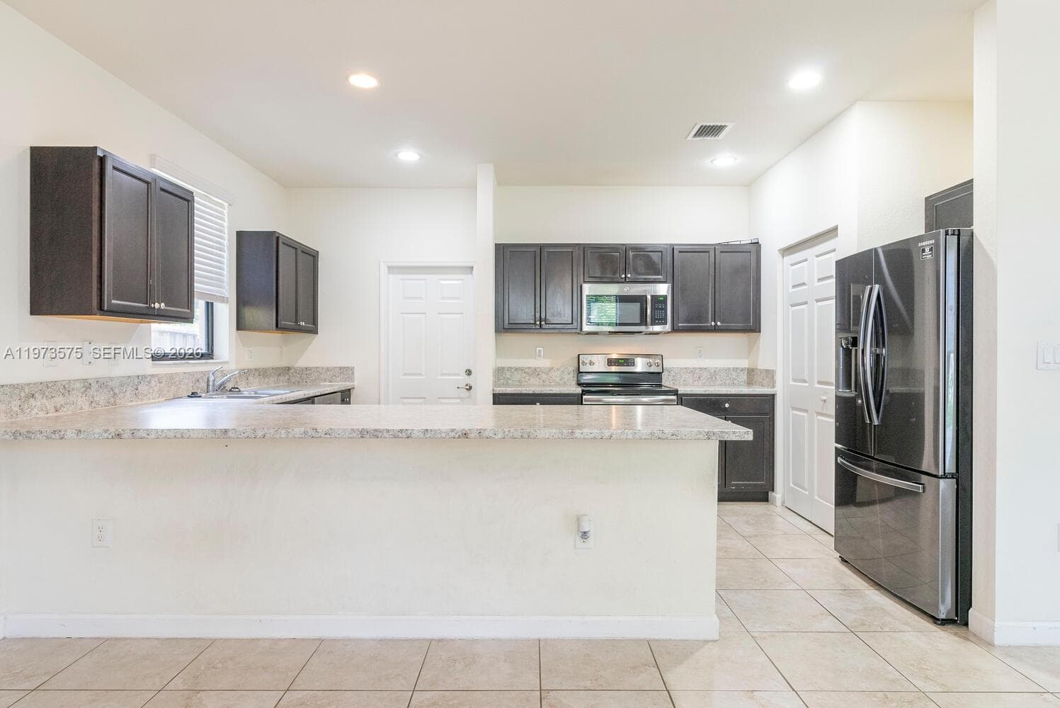 516 SE 35th Ter, Homestead FL 33033 photo 3