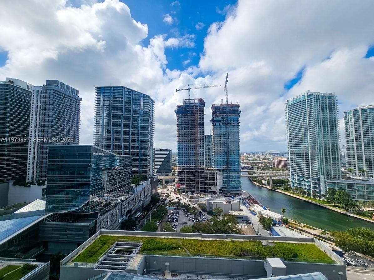 68 SE 6th St # 1806, Miami FL 33131 photo 2