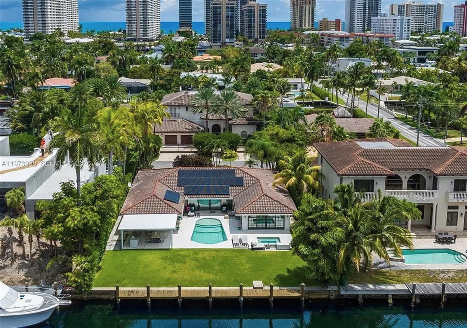 524 Oleander Dr, Hallandale Beach FL 33009 photo 2