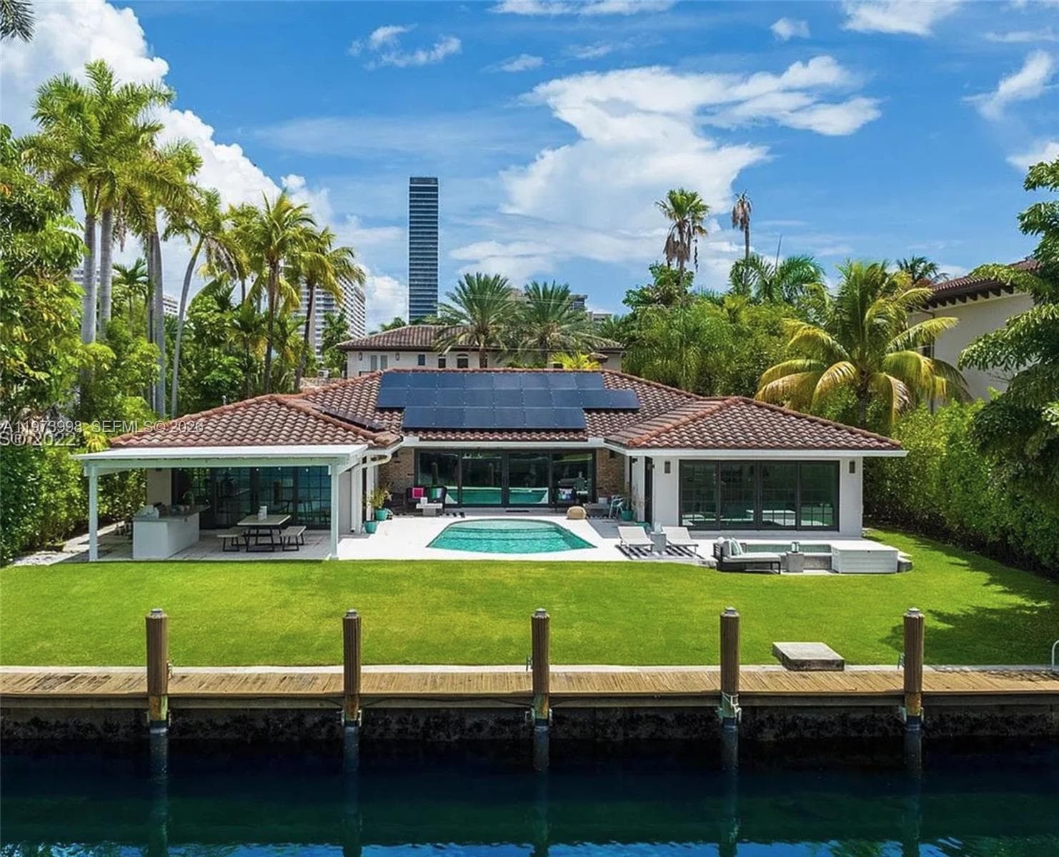 524 Oleander Dr, Hallandale Beach FL 33009 photo 3