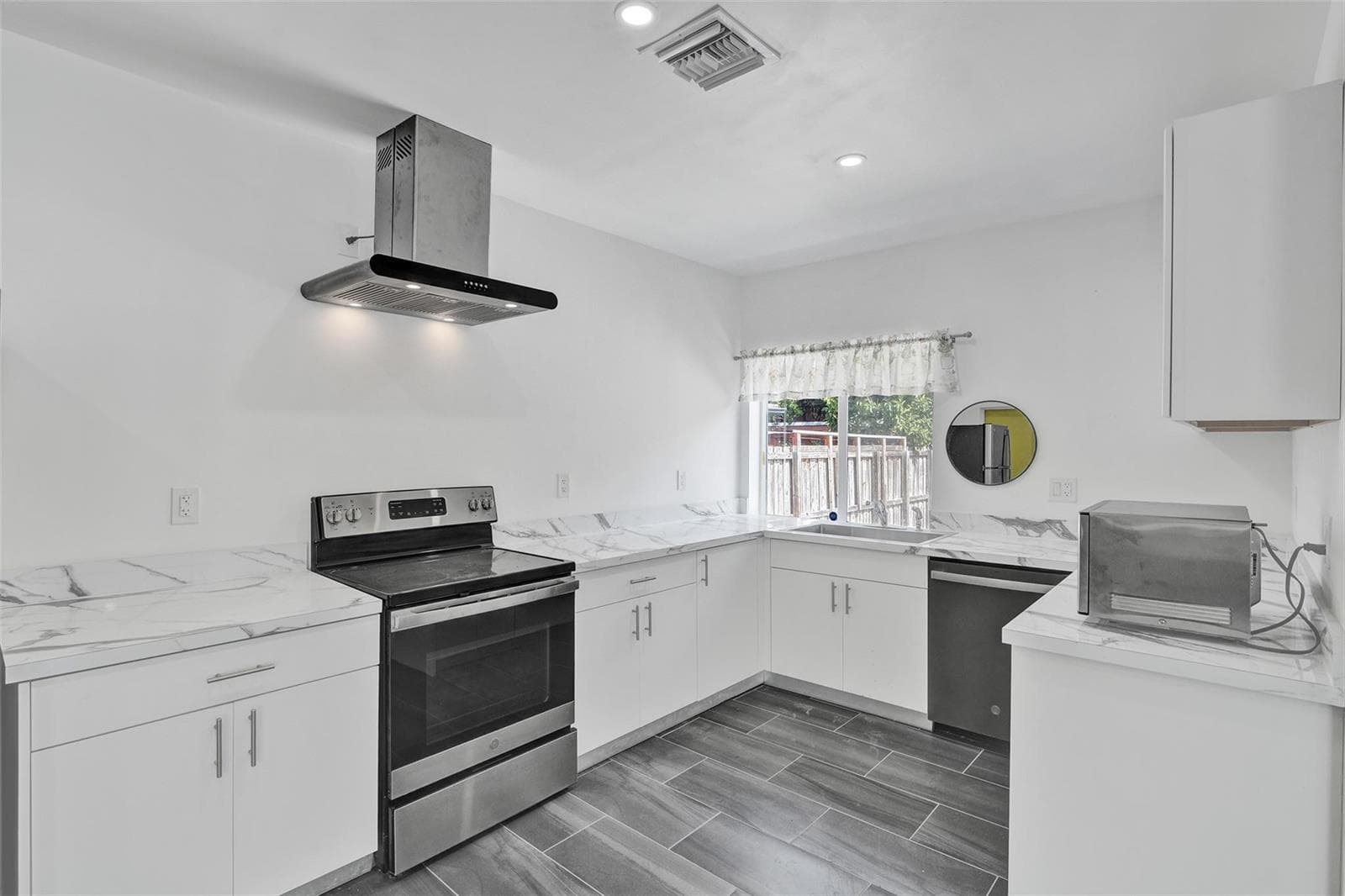 1904 SE 1st Avenue, Fort Lauderdale FL 33316 photo 3