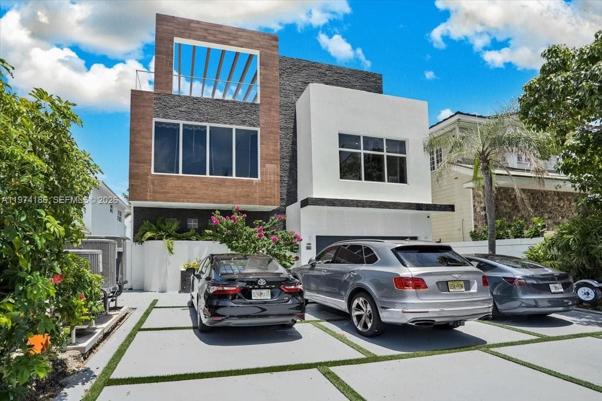 3036 N Atlantic Blvd, Fort Lauderdale FL 33308 photo 2