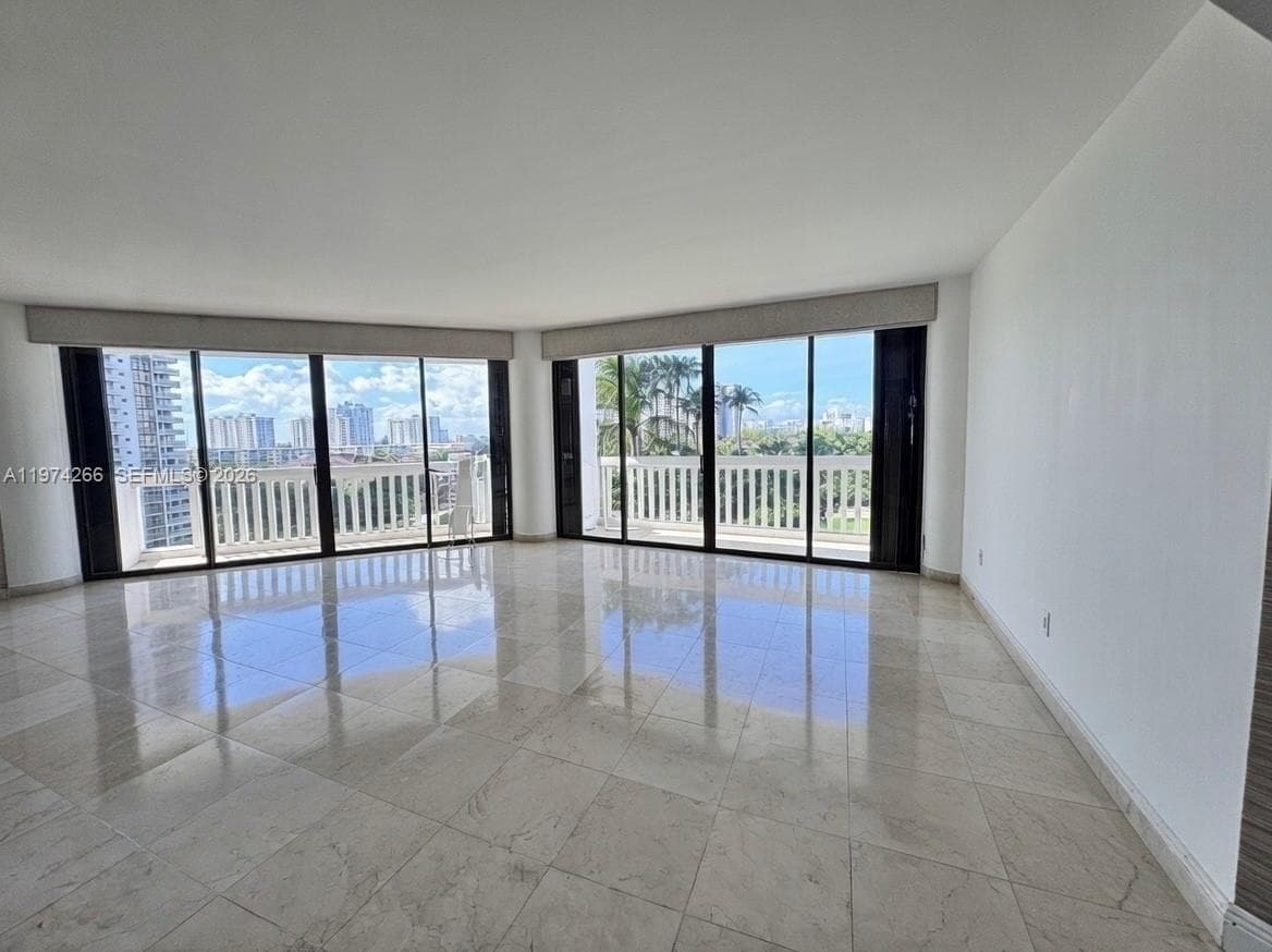 2000 Island Blvd # 606, Aventura FL 33160 photo 2
