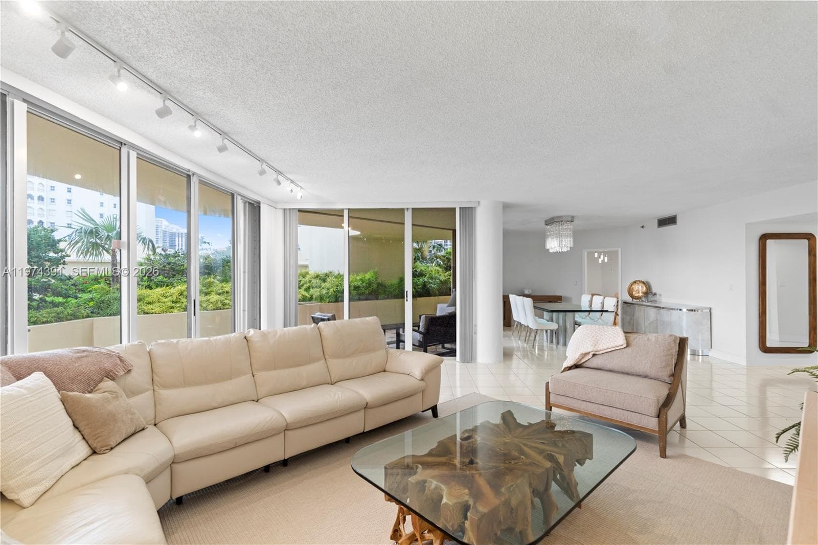 20191 E Country Club Dr # 407, Aventura FL 33180 photo 3