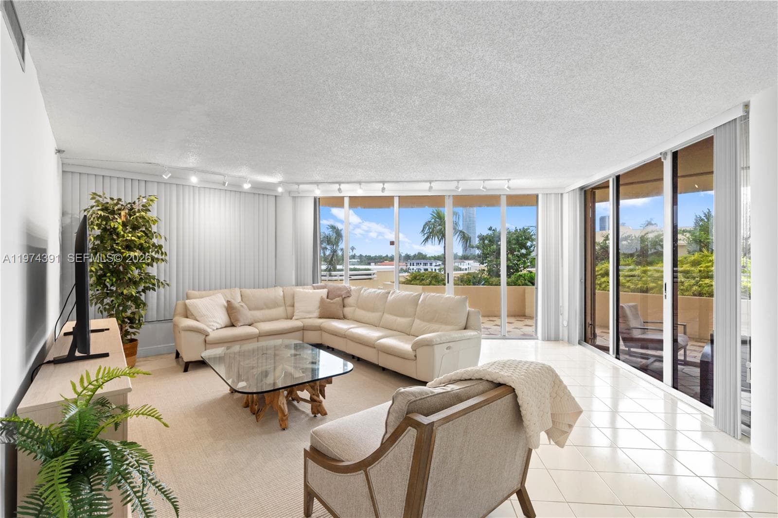 20191 E Country Club Dr # 407, Aventura FL 33180 photo 5