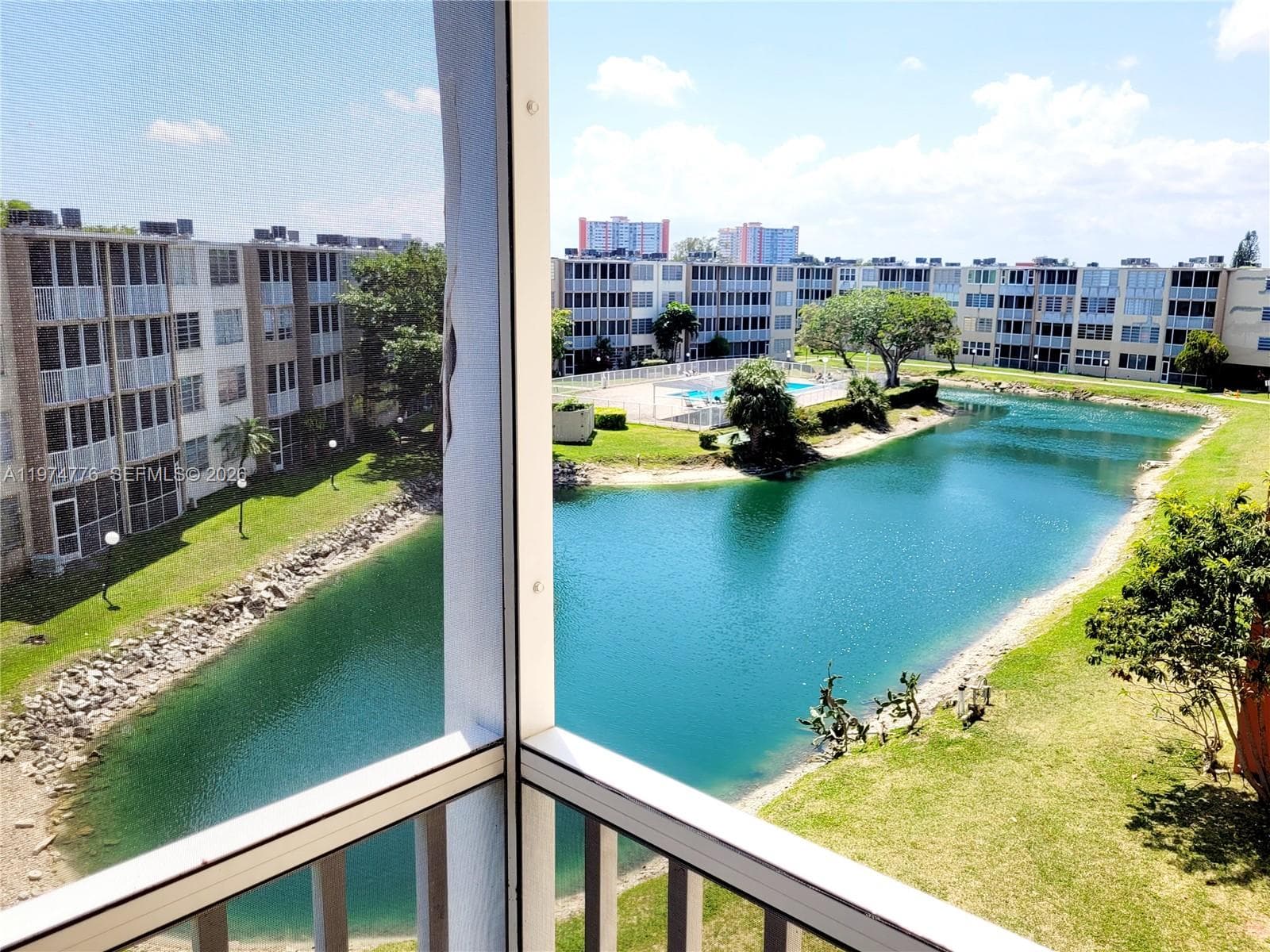 1700 NE 191st St # 402, Miami, FL 33179 photo 2