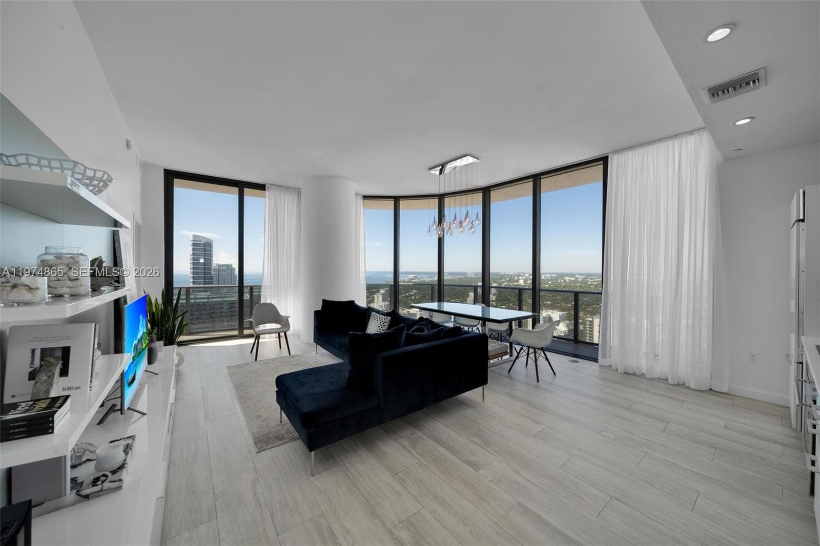 55 SW 9th St # 4406, Miami FL 33130 photo 2