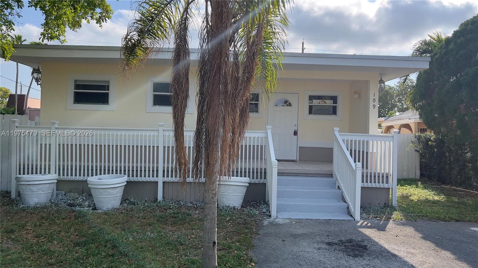 109 SW 1st Ave, Hallandale Beach FL 33009 photo 2