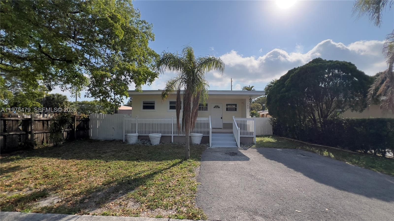 109 SW 1st Ave, Hallandale Beach FL 33009 photo 3