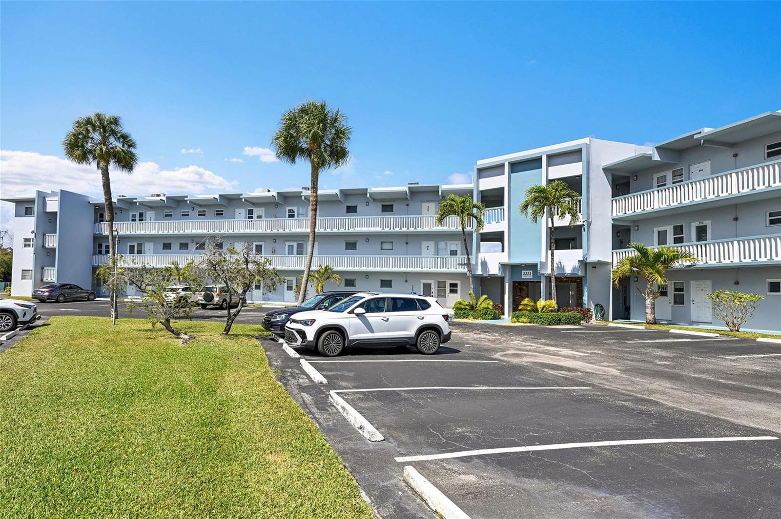 2223 Park Lane # 302, Hollywood FL 33021 photo 2