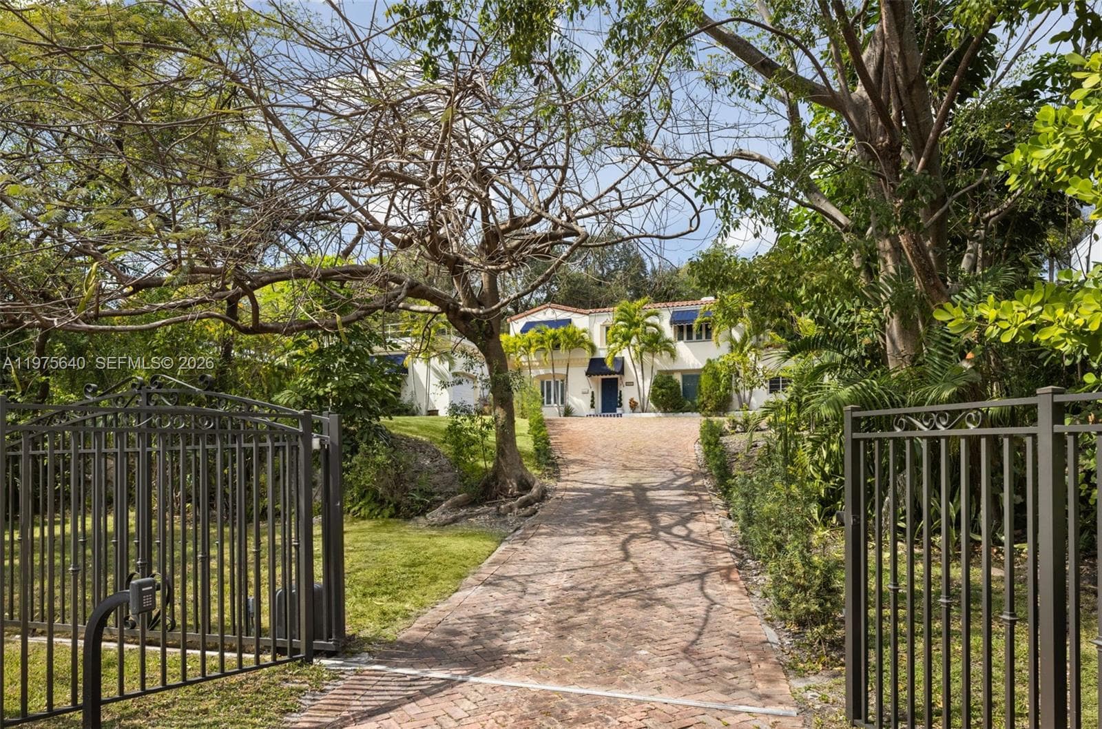 1645 S Bayshore Dr, Coconut Grove FL 33133