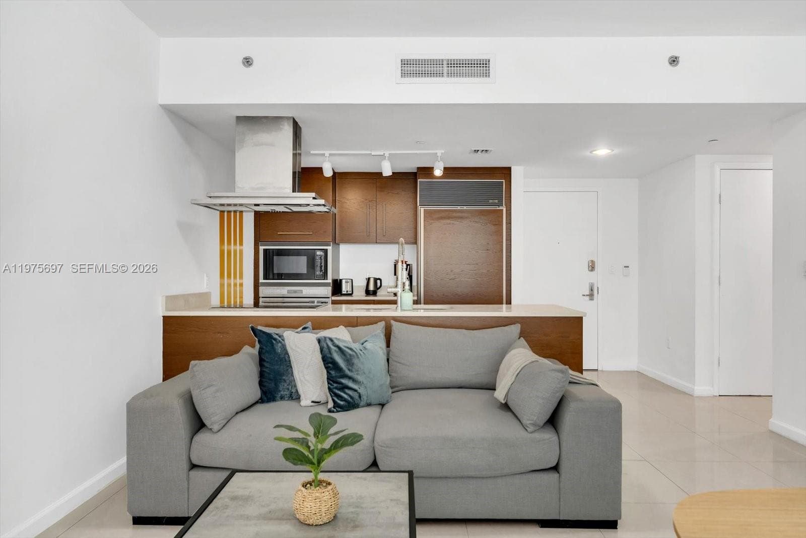 485 Brickell Ave # 1807, Miami FL 33131 photo 2