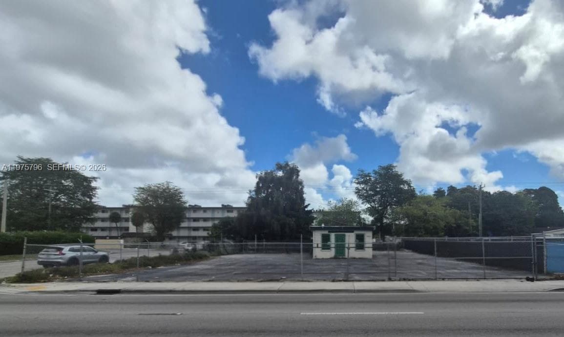 11537 NW 27th Ave, Miami FL 33167 photo 3