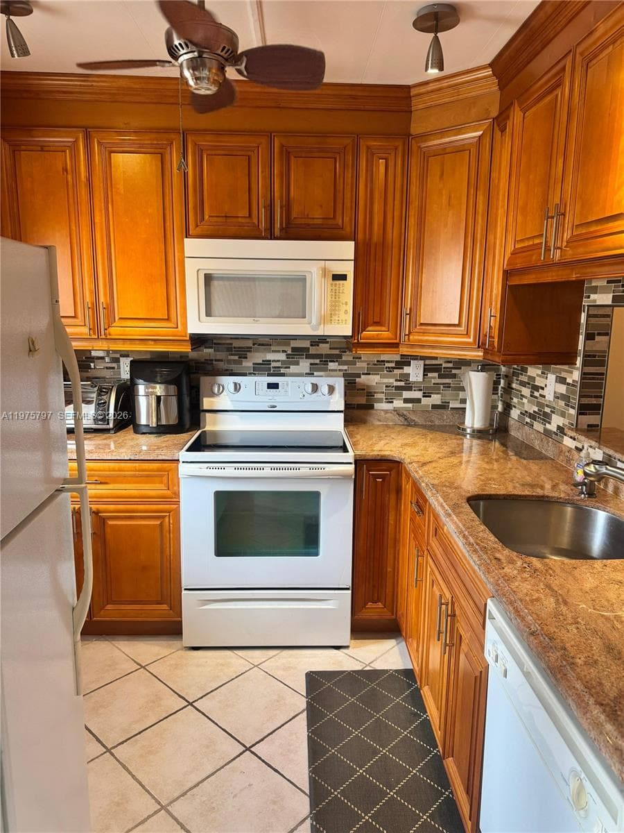 5121 W Oakland Park Blvd # 204, Lauderdale Lakes FL 33313 photo 5