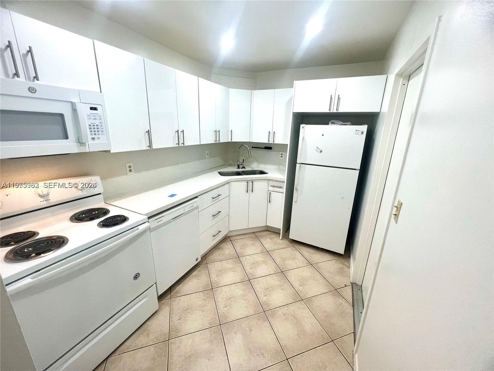3115 Oakland Shores Dr # E208, Oakland Park FL 33309 photo 2