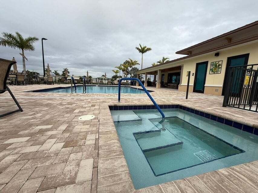 6085 Seashore Drive, Atlantis FL 33462 photo 3
