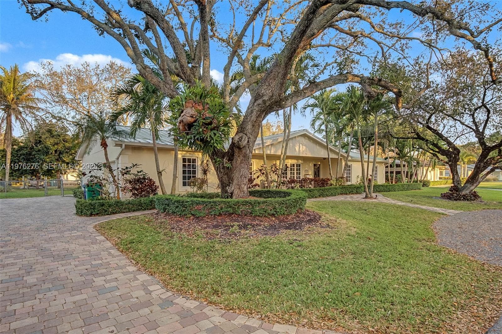 15401 SW 81 Av, Palmetto Bay FL 33157 photo 2