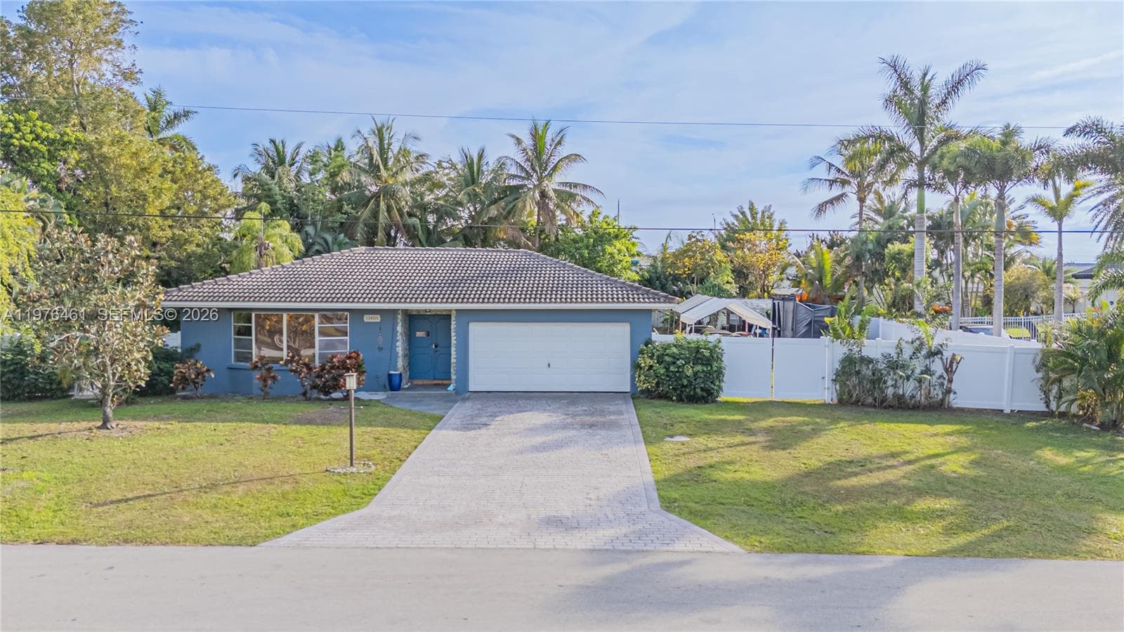11400 Tara Dr, Plantation FL 33325