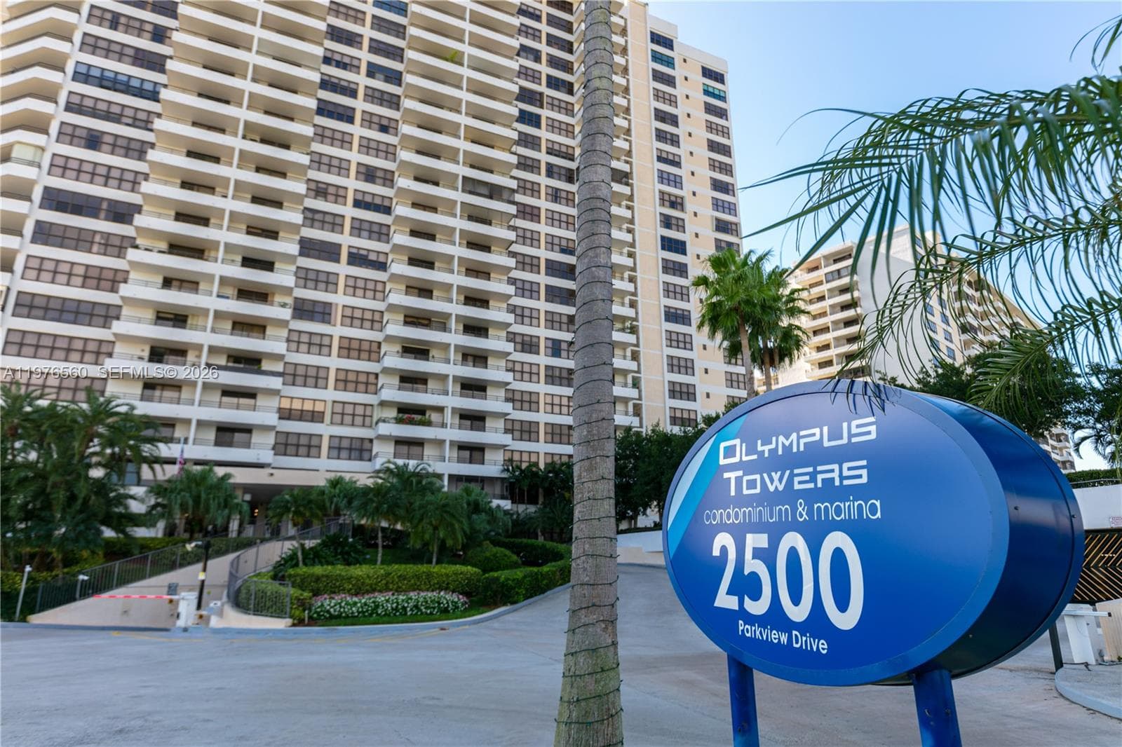 2500 Parkview Dr # 1121, Hallandale Beach FL 33009