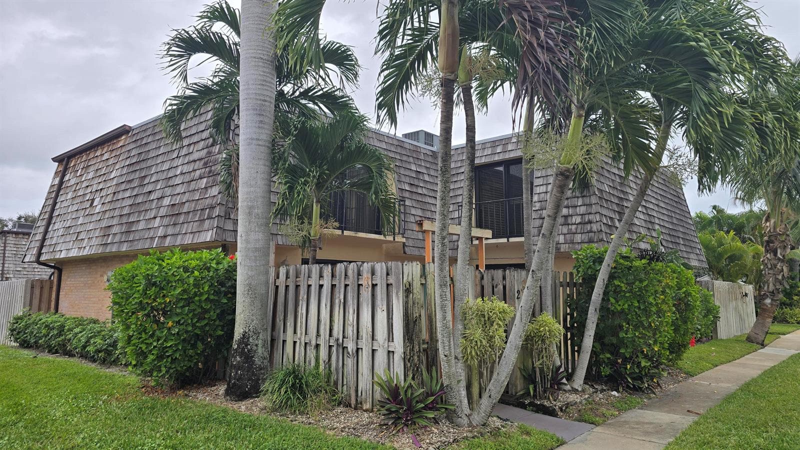 257 Lake Arbor Drive, Palm Springs FL 33461 photo 2