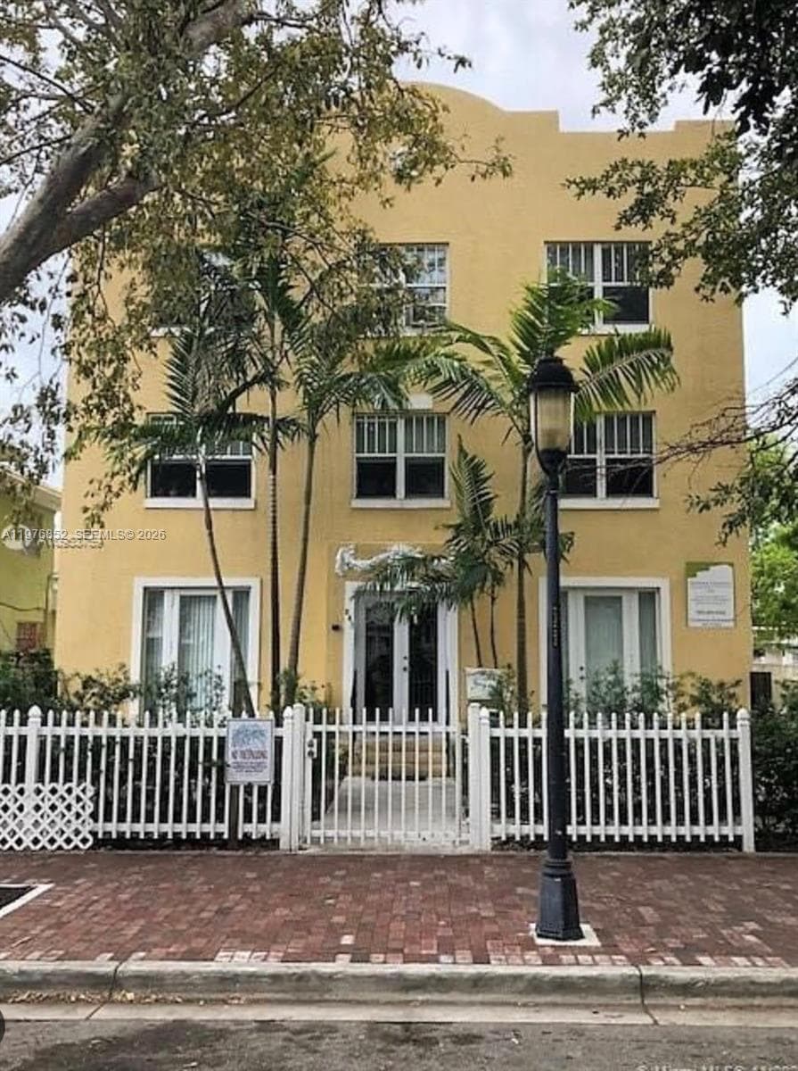 843 SW 13th AV # 201, Miami, FL 33135