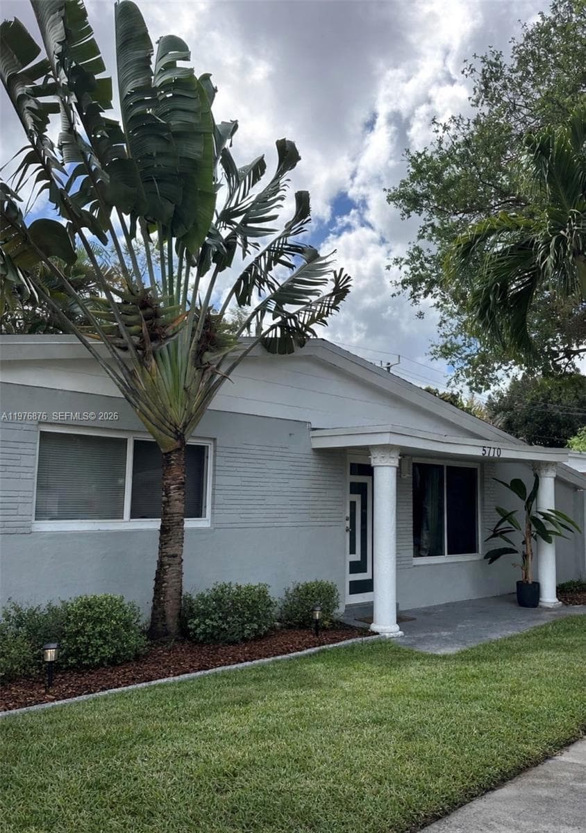5710 Douglas St, Hollywood FL 33021